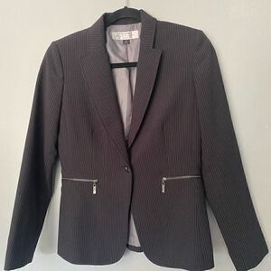 Tahari SZ 4P black pinstriped blazer / suit jacket